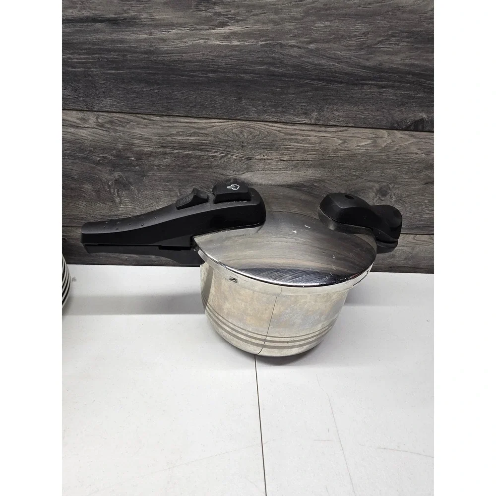Vtg Kitchen Living 18/10 Stainless Steel Pressure Cooker Induction Compatible
